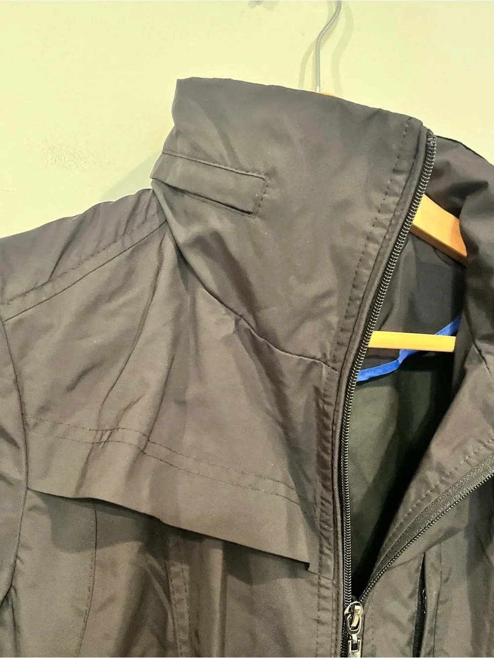 NWOT Black Lightweight Women's Trench Rain Coat With Hidden Hood